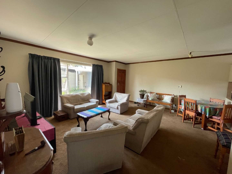 2 Bedroom Property for Sale in Langenhovenpark Free State